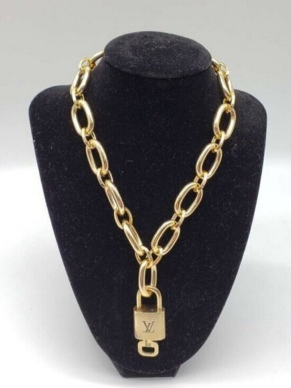 Gold-Plated Necklace with Authentic Louis Vuitton Padlock - Picture 2 of 15